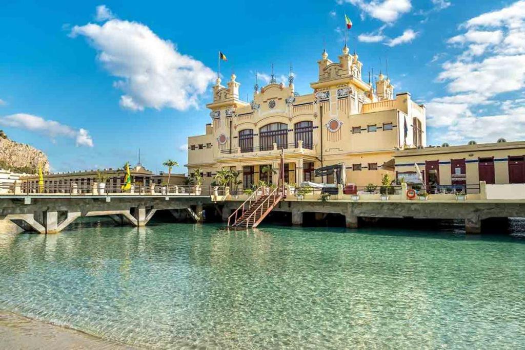 Casa Viola Elegante E Sul Mare Di Mondello Lägenhet Palermo Exteriör bild